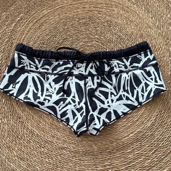 Lululemon Suns Out Bikini - Picture 2 of 4